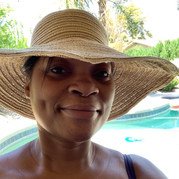 Meet your Posher, Valerie - Picture 1 of 1